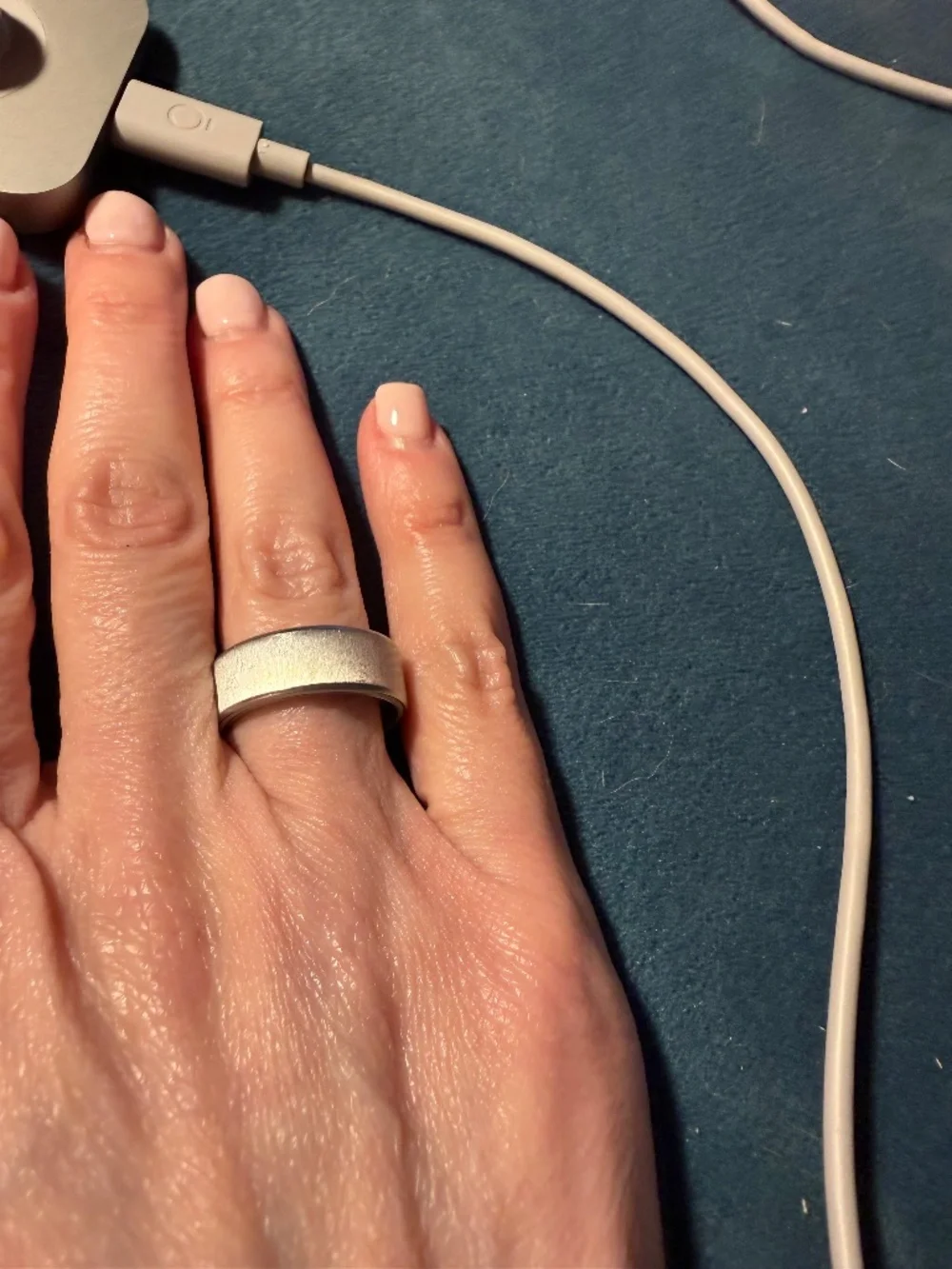 Oura Ring 4 Size 7 Brushed Silver with Charger